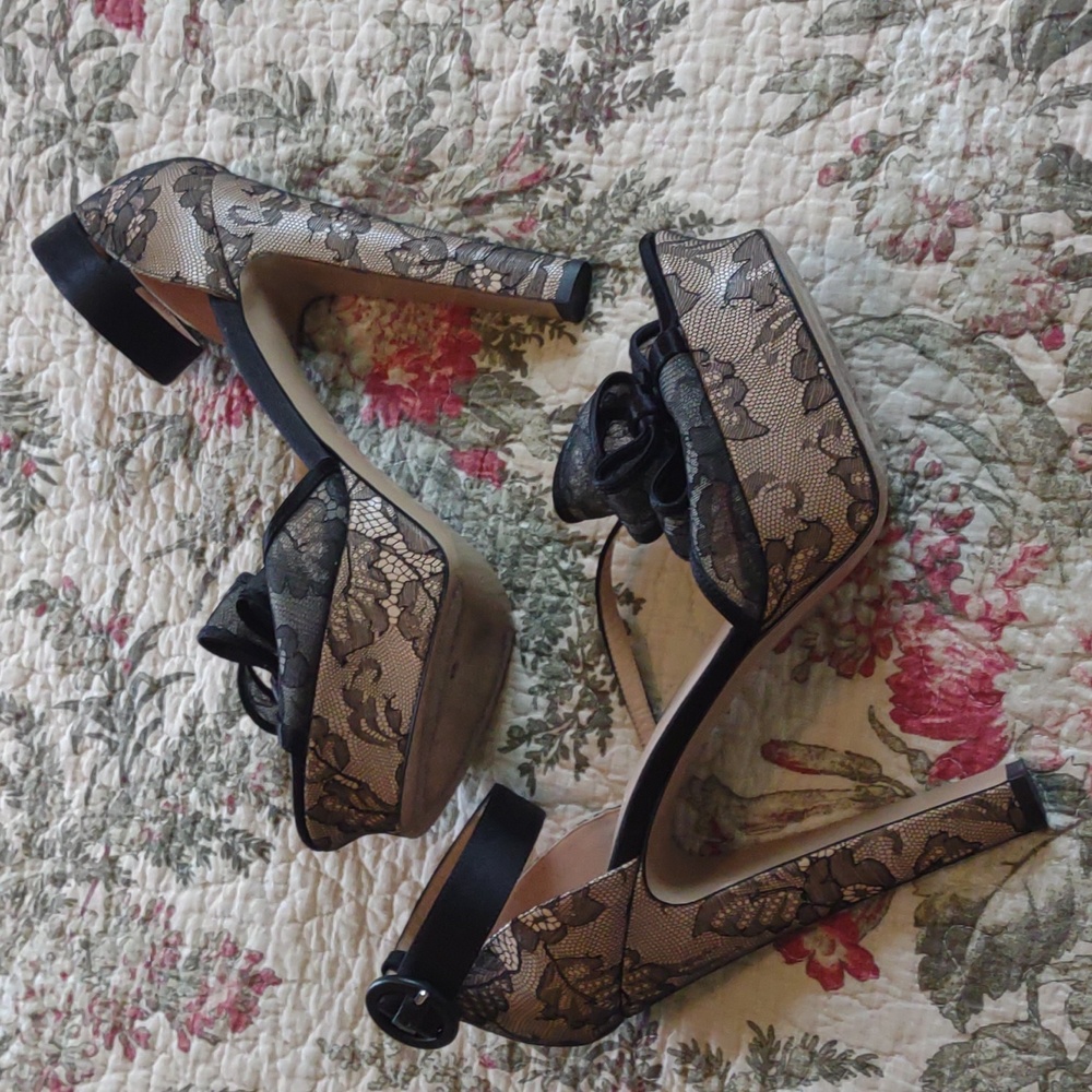 Valentino Garavani lace overlay heels. Like new! Size EU 41